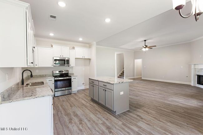 Kitchen and Family Room | Image 8