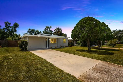 5242 45th Ave N, ST PETERSBURG, FL, 33709-5555 | Card Image