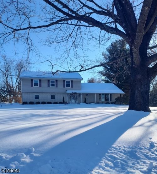 9 Sunrise Cir, Clinton, NJ, 08809-1032 | Card Image