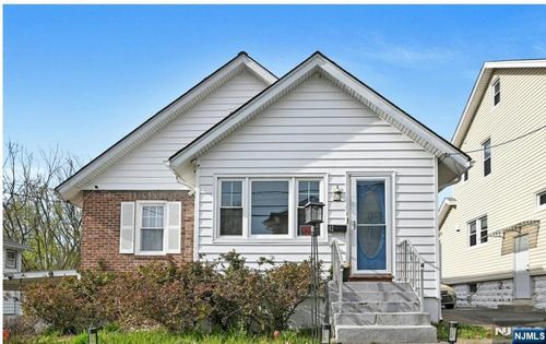 42 2nd St, Dumont, NJ, 07628-3303 | Card Image