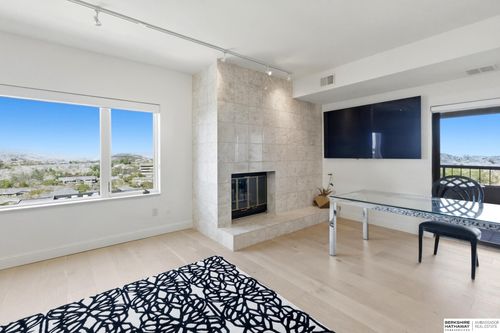 6b8-770 N 93rd St, Omaha, NE, 68114-6603 | Card Image