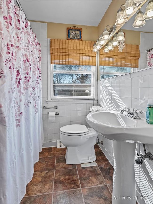 208 N Wisconsin St, House other with 3 bedrooms, 2 bathrooms and 8 parking in Carpentersville IL | Image 9