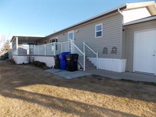 77 - 5210 65 Ave, Home with 3 bedrooms, 2 bathrooms and 3 parking in Olds AB | Image 34
