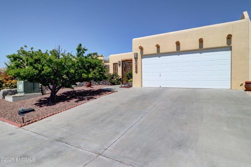 2226 Foxtail Pine Dr, Las Cruces, NM, 88012-6093 | Card Image