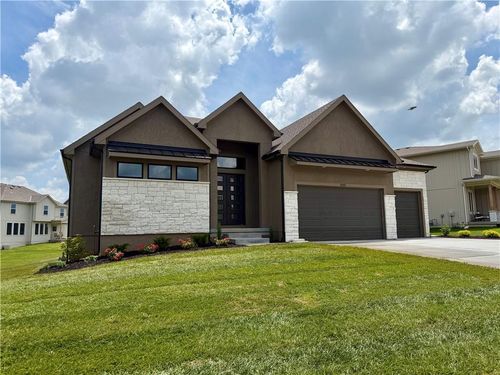 11351 S Emerald St, Olathe, KS, 66061-6890 | Card Image