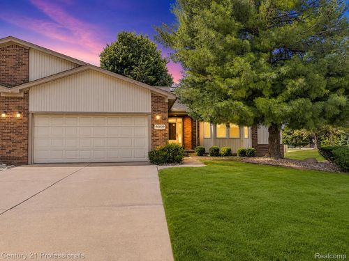 46839 Scotch Pine Ln, Macomb, MI, 48042-5377 | Card Image