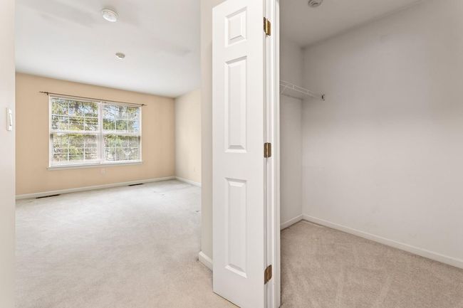 Oversized 2nd floor bedroom with walk-in closet | Image 19
