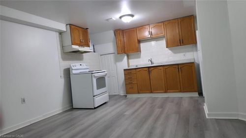 2-696 Ninth Ave, Hamilton, ON, L8T1Z9 | Card Image