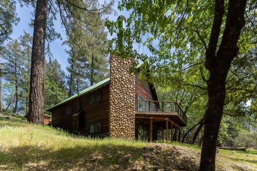 3269 Muir Ln, Potter Valley, CA, 95469-9570 | Card Image