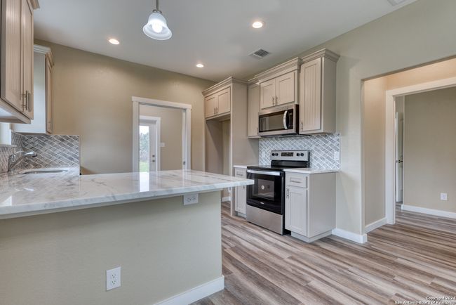 954 Ridge Trl, House other with 3 bedrooms, 2 bathrooms and null parking in Spring Branch TX | Image 13