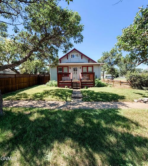 202 2nd Ave S, Medicine Lake, MT, 59247-7706 | Card Image