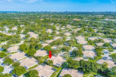 5602 Red Oak Court, Townhouse with 2 bedrooms, 2 bathrooms and null parking in Palm Beach Gardens FL | Image 2