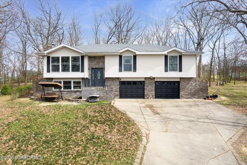2900 Red Bud Cir, Jefferson City, MO, 65109-9126 | Card Image