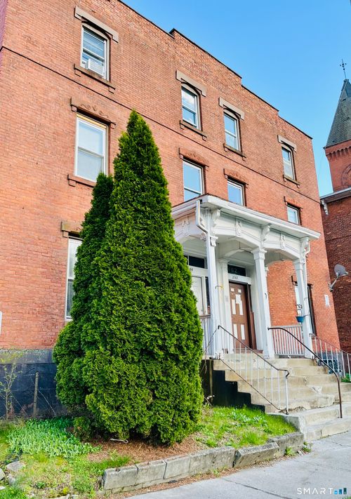 b2-2062 Main St, Hartford, CT, 06120-2318 | Card Image