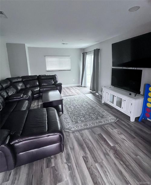 3236 Rio Vista St, Commerce Township, MI, 48382-4157 | Card Image