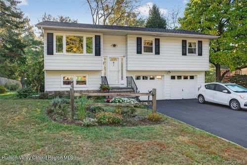 102 Sutton Park Rd, Poughkeepsie, NY, 12603-5645 | Card Image