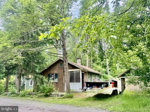 21 Bass Dr, ASHLAND, PA, 17921-9366 | Card Image