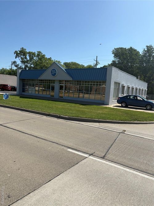 27320 Harper Ave, Saint Clair Shores, MI, 48081-1934 | Card Image