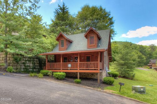 3140 Smoky Ridge Way, Sevierville, TN, 37862-7455 | Card Image
