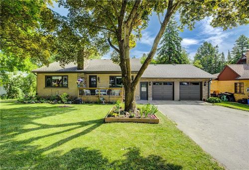 150 Normanby St N, Mount Forest, ON, N0G2L1 | Card Image