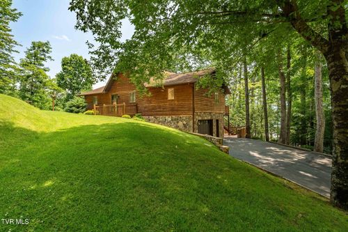196 Hiddenwood Dr, Mountain City, TN, 37683-2045 | Card Image