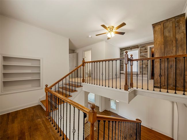 Staircase landing | Image 19