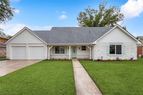 382 Oak Tree Dr, La Place, LA, 70068-1912 | Card Image