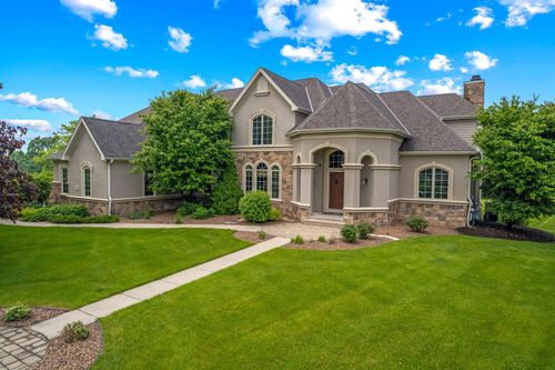 1252 Mary Hill Cir, Hartland, WI, 53029-8006 | Card Image