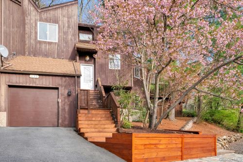 32 Boulder Ln, Goldens Bridge, NY, 10526-1124 | Card Image