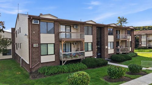 239 Country Club Ln, Pomona, NY, 10970-2507 | Card Image
