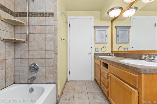 14036 Mayfield St, Livonia, MI, 48154-4127 | Card Image