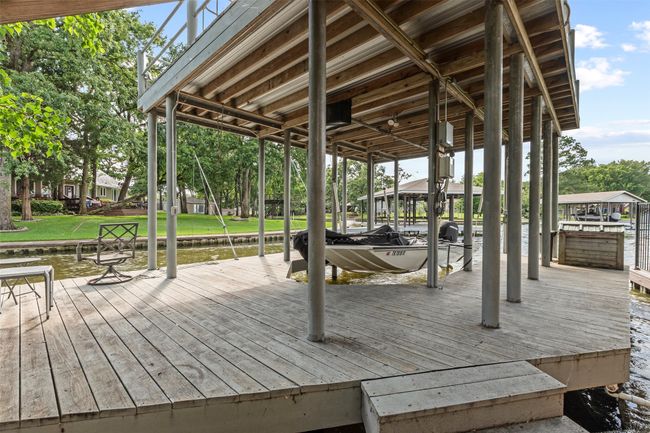 2020 Boathouse with Remote-Controlled Lift | Image 29