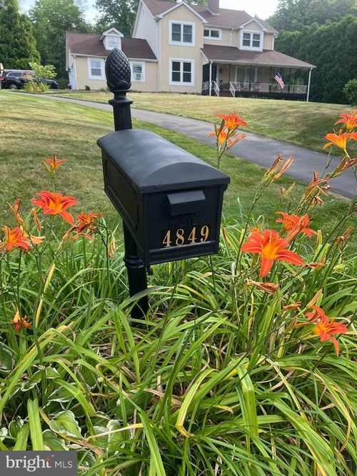 4849 Wendi Dr E, Zionsville, PA, 18092-2055 | Card Image