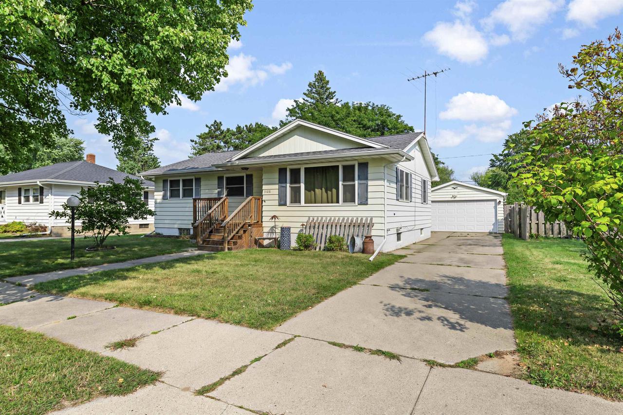 16th St, Menominee, MI 49858