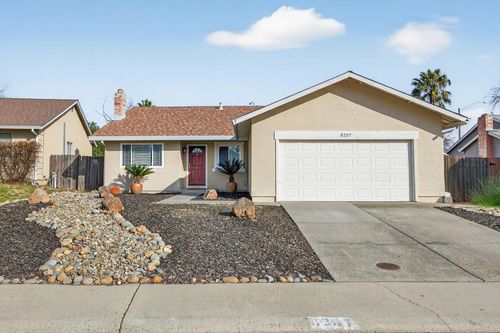 3237 Oriole Way, Antelope, CA, 95843-2247 | Card Image
