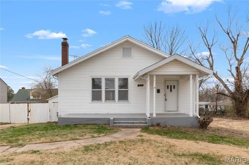 810 January Ave, Ferguson, MO, 63135-1554 | Card Image
