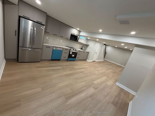 229 Spring Gate Blvd, Thornhill, ON, L4J3G3 | Card Image