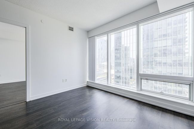 2104 - 10 York St, Condo with 2 bedrooms, 1 bathrooms and null parking in Toronto ON | Image 15