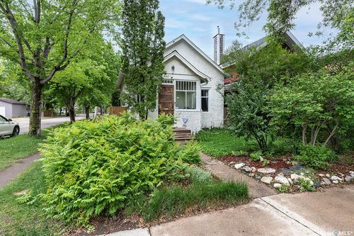 840 8th Ave N, Saskatoon, SK, S7K2X2 | Card Image