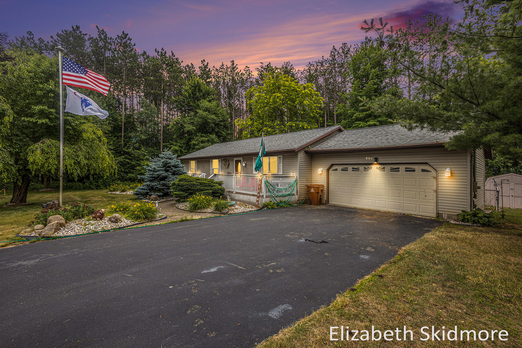 Navaho Trl, Howard City, MI 49329