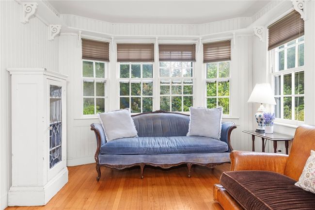 Apartment Living and Dining Area | Image 31