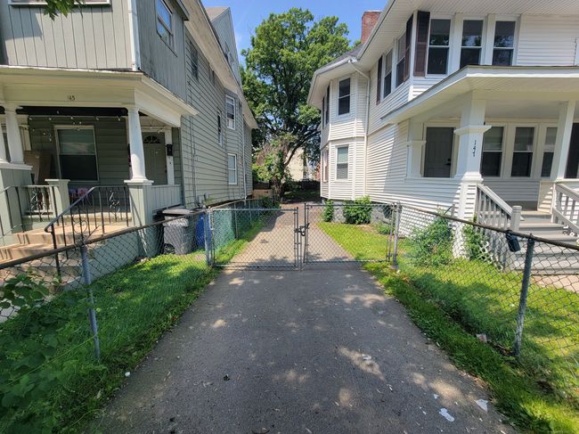 FL-1ST - 147 Edgewood St, Home with 3 bedrooms, 1 bathrooms and 1 parking in Hartford CT | Image 30