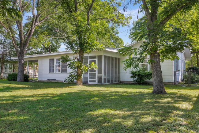 628 S Madison St, House other with 2 bedrooms, 2 bathrooms and 1 parking in La Grange TX | Image 23