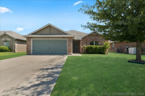 1110 146th Ct, Glenpool, OK, 74033-3834 | Card Image