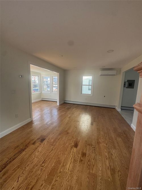 133-38 Denis Street, New York, NY, 11434 | Card Image