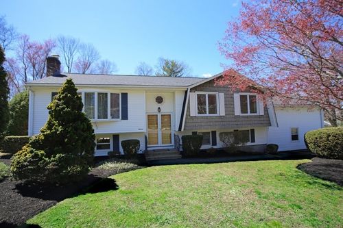 7 Mount Vernon Ave, Billerica, MA, 01821-1112 | Card Image