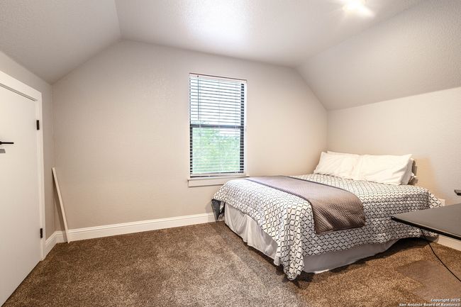 177 E Short Meadow Dr, House other with 4 bedrooms, 4 bathrooms and null parking in Lytle TX | Image 39