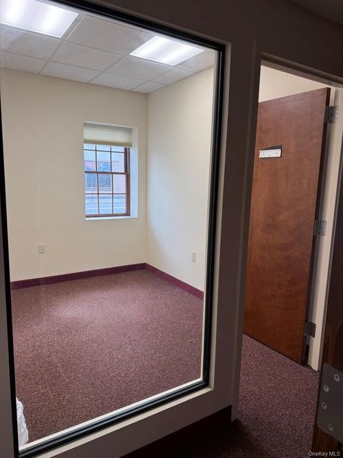 675 Broadway, Massapequa, NY, 11758-2318 | Card Image