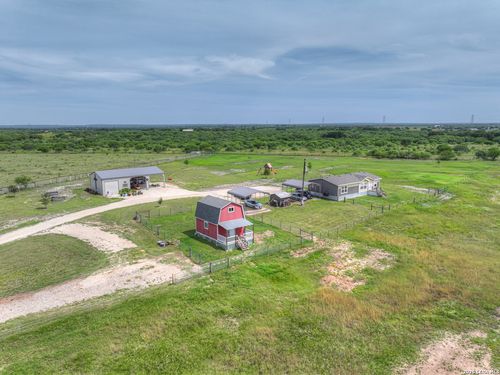 2007 Leissner School Rd, Seguin, TX, 78155-9506 | Card Image