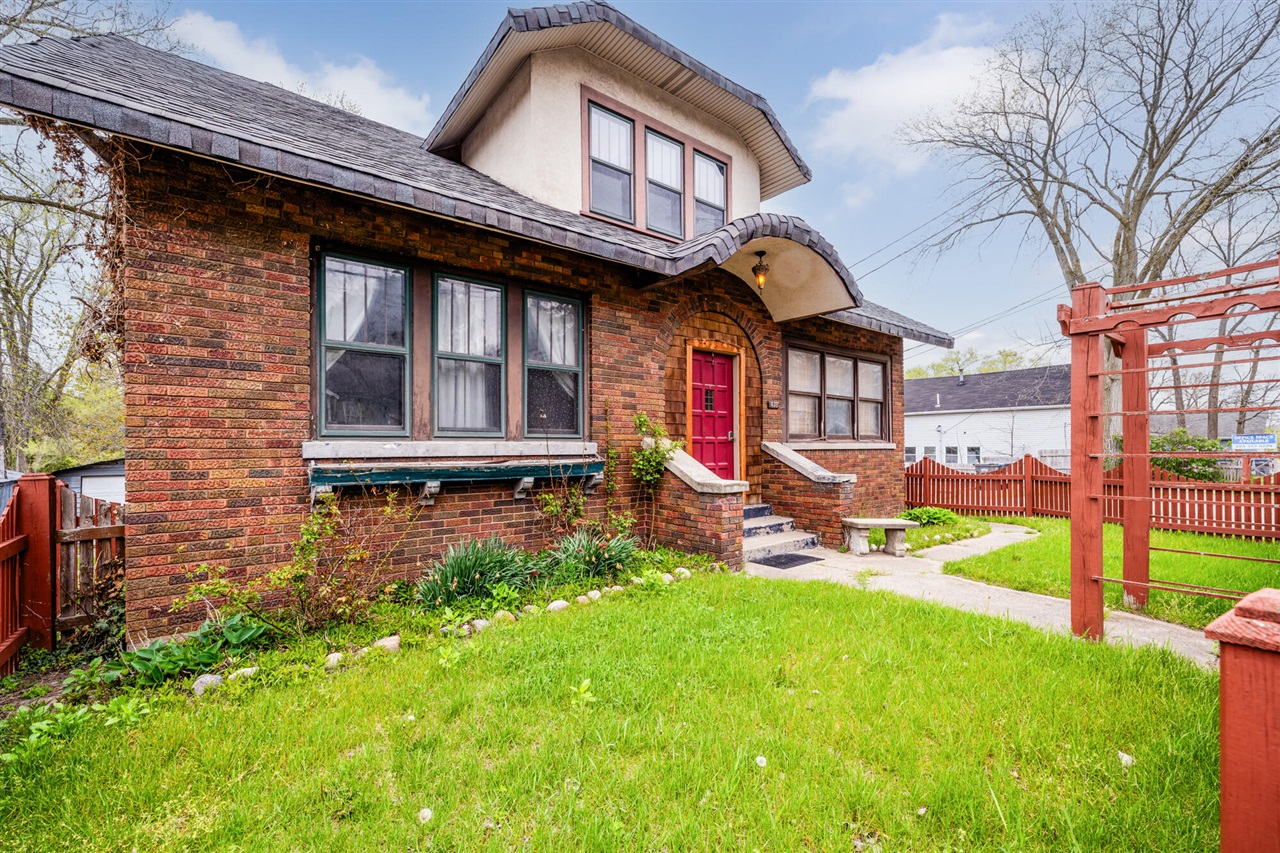 Buffalo St, New Buffalo, MI 49117
